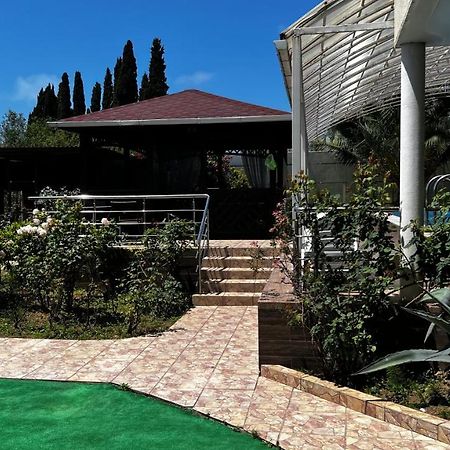 Мини-Отель Кристалл Tsandrypsh Exterior foto